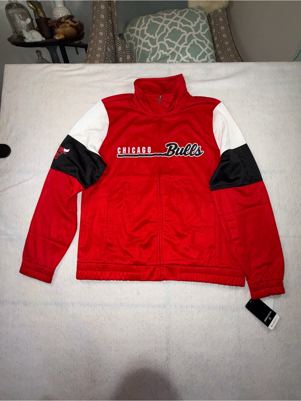 Chicago bulls women’s Carl Banks Track jacket NWT